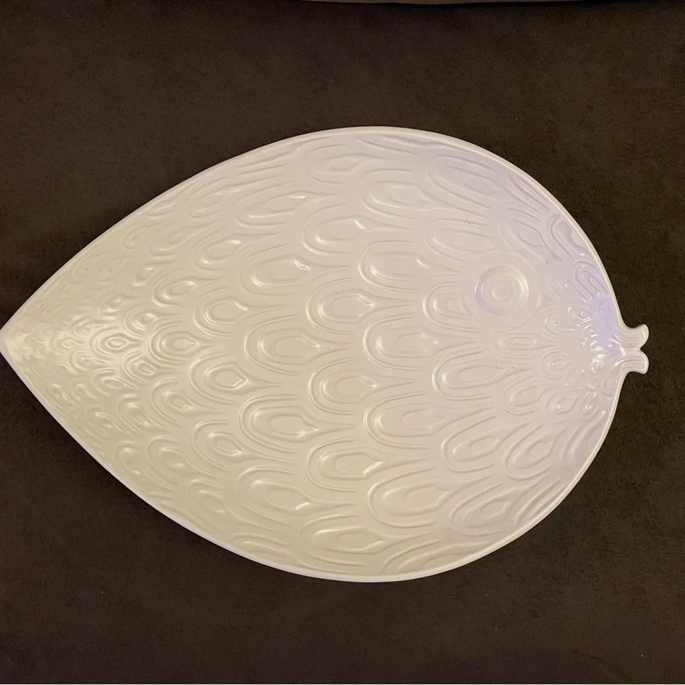 Jonathan Adler White Textured Fish Art Platter Food Safe Elegant Dining